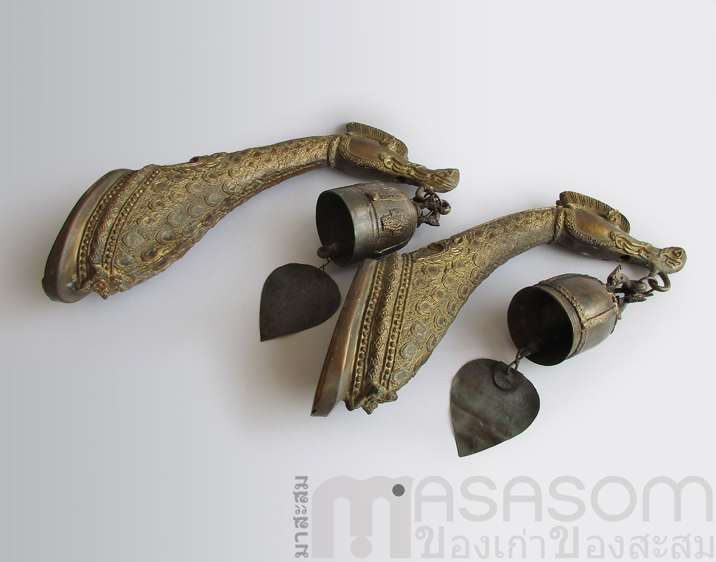 หงส์พร้อมกระดิ่งแขวนผนัง