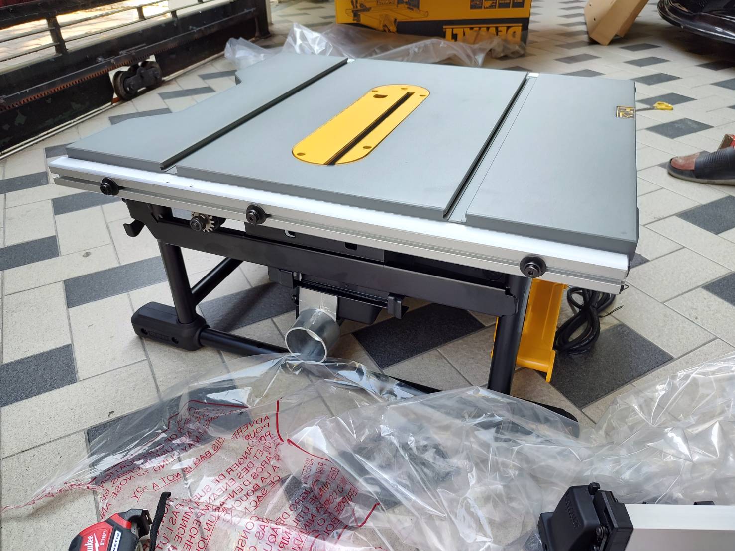 โต๊ะเลื่อยวงเดือน10" DWE7492A-IN DEWALT