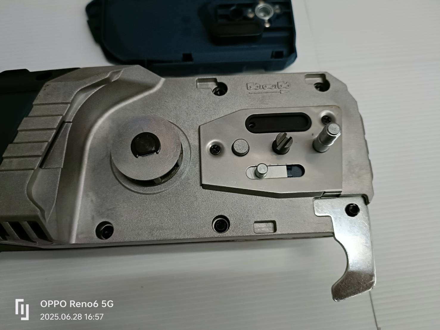 เลื่อยโซ่10"ด้ามยาว GKE18V-25TP BOSCH SOLO