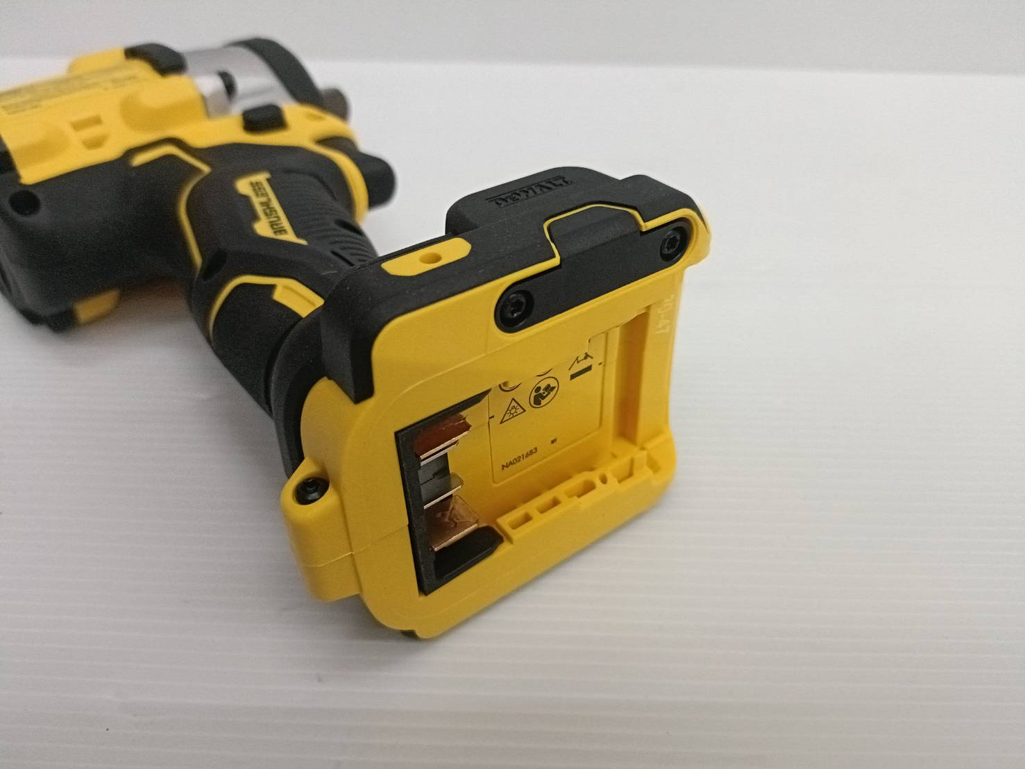 DEWALT บล็อกกระแทกไร้สาย 4 หุน 20V DCF922N-B1