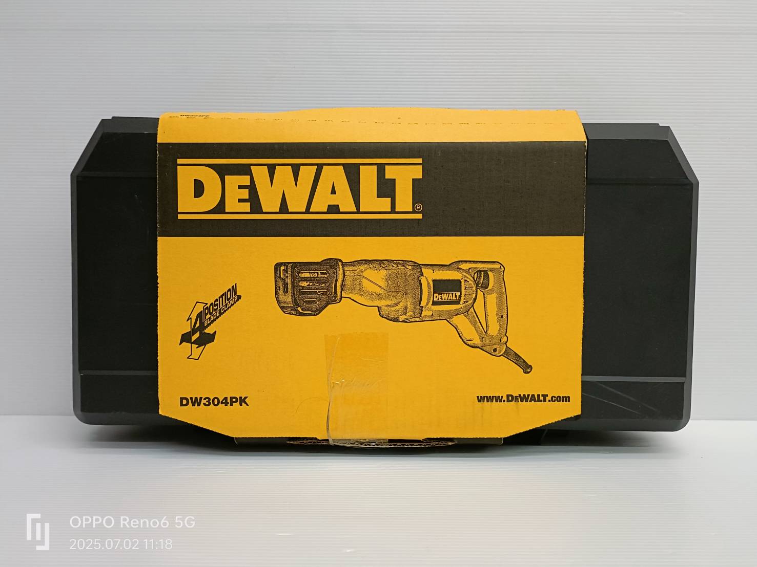 DEWALT ชุดเลื่อยชักไฟฟ้า 1000วัตต์ ใส่ใบ 4 ทิศทาง รุ่น DW304PK-KR