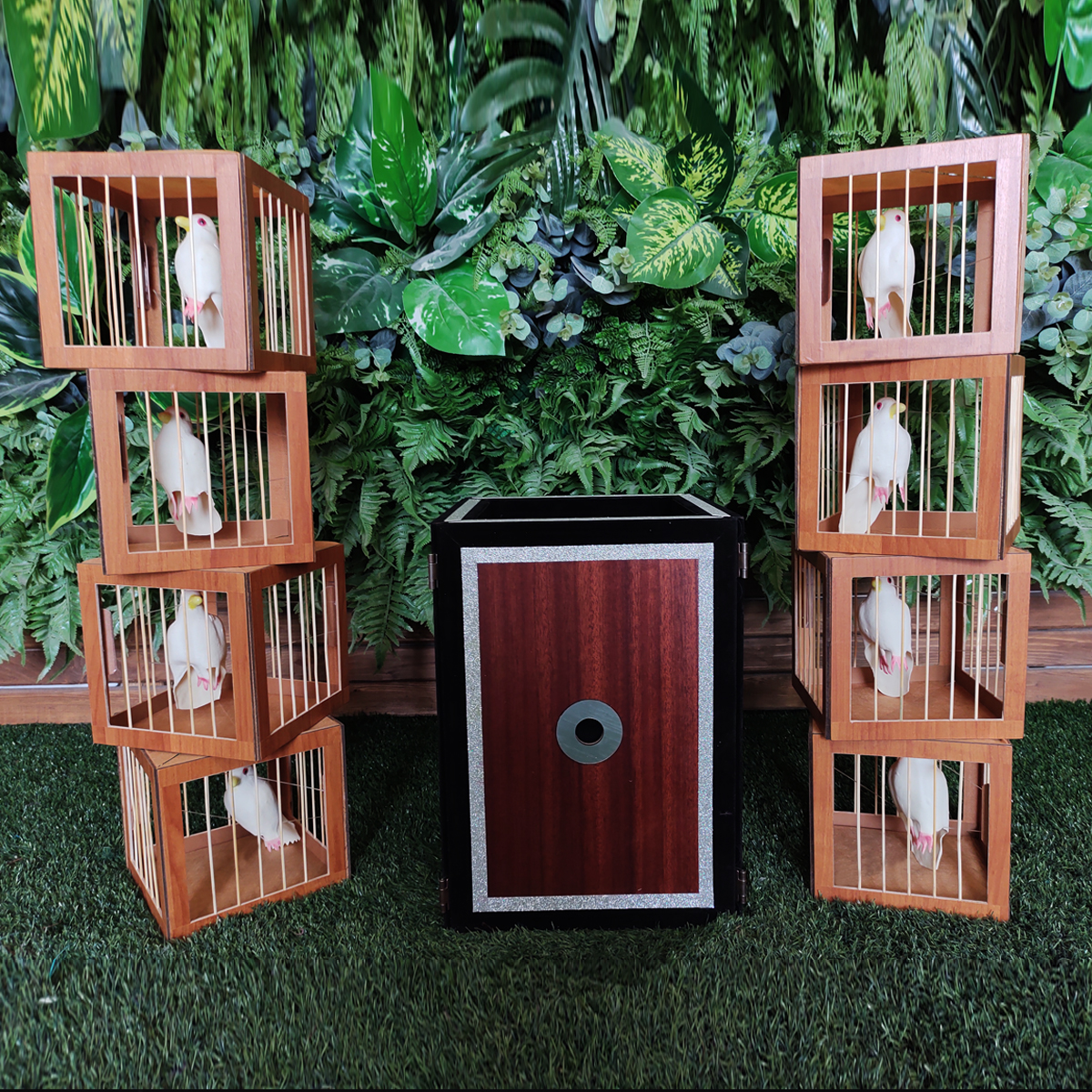 อุปกรณ์มายากล เสกกรงนก 8 กรง / Appearing 8 Cages From Empty Frame Tora