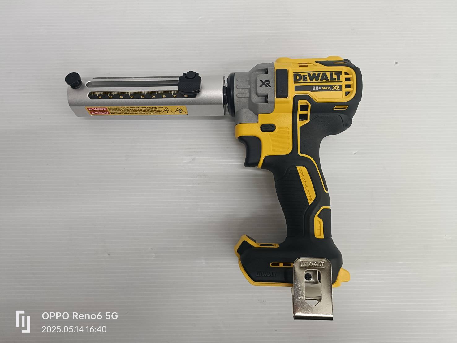 DEWALT เครื่องปอกสาย20V รุ่น DCE151NT-B1 (ตัวเปล่า)