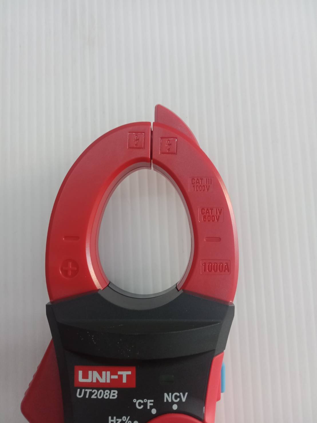 แคลมป์มิเตอร์ดิจิตอล UNI-T UT208B