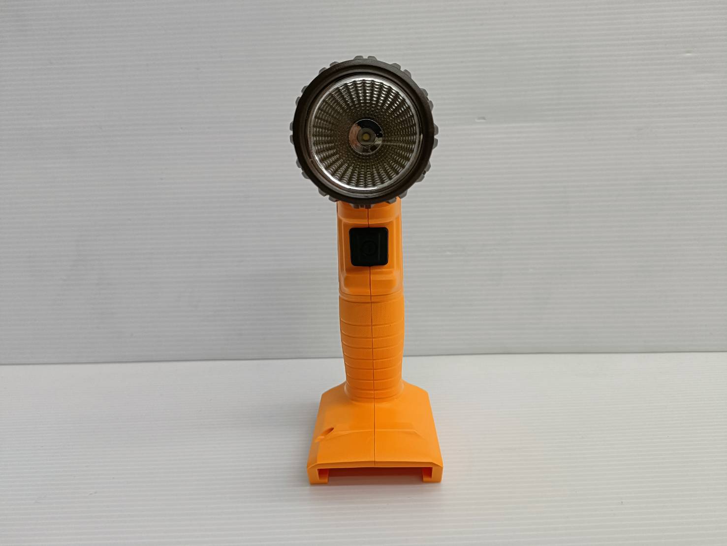 INGCO ไฟฉายLED 20V ปรับหัวได้ 90โองศา 5W รุ่น CWLI2038 (ตัวเปล่า)