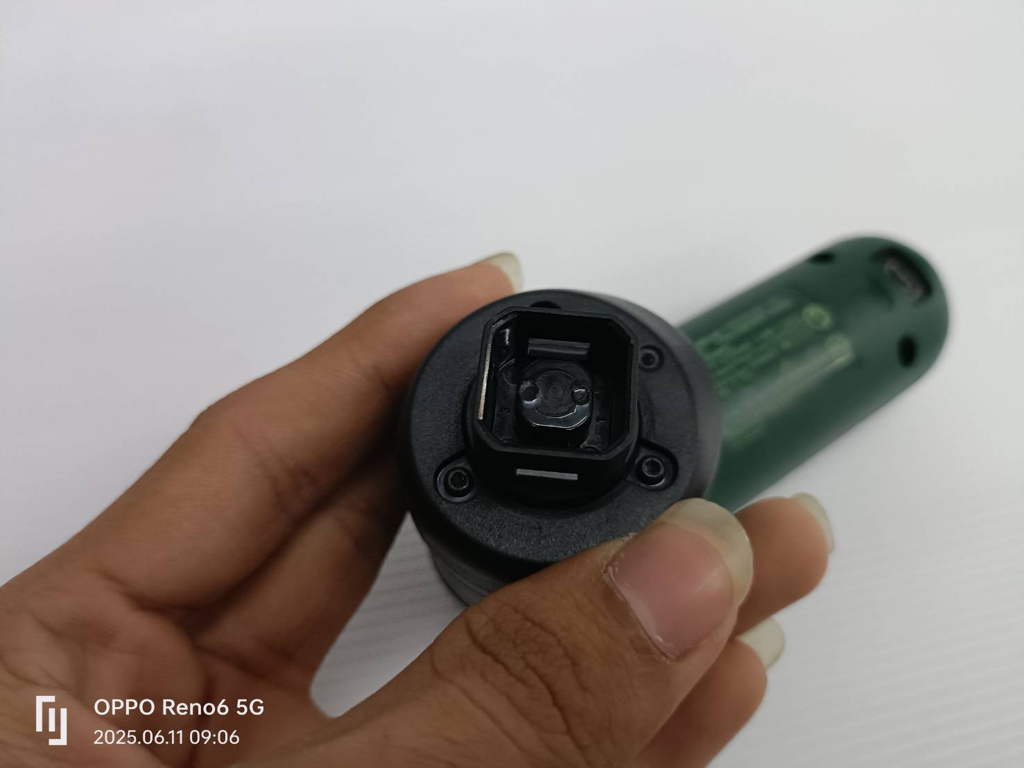 เครื่องขัดอเนกประสงค์ 3.6V Universal Brush BOSCH