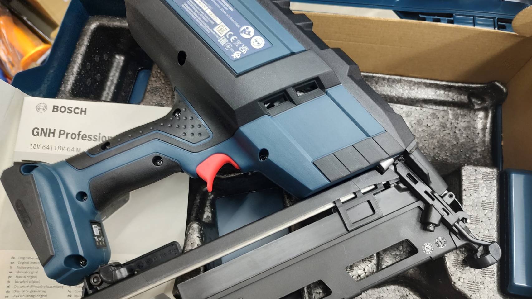 ปืนยิงตะปูไร้สาย18V GNH18V-64M BOSCH SOLO