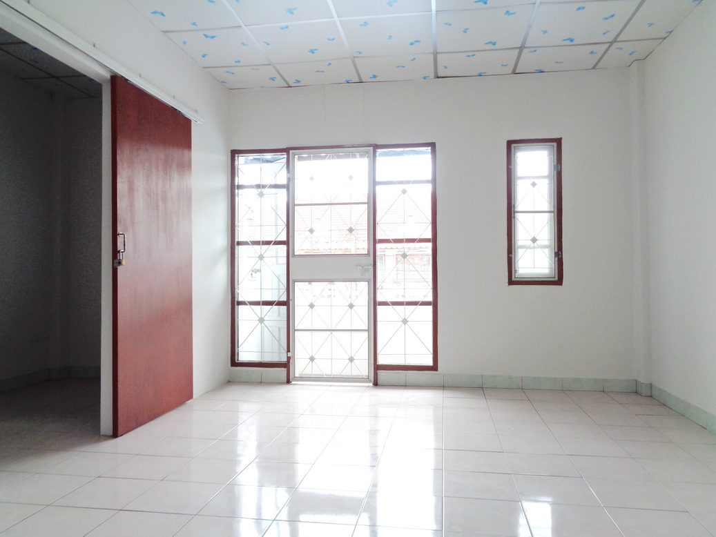 🚩H1280 ขายทาวน์เฮ้าส์ รีโนเวท หมู่บ้านเคซี รามอินทรา1 25.6 ตารางวา ซอยหทัยราษฎร์39 บ้านหลังใหญ่ พื้นที่เยอะ ใกล้สวนสัตว์เปิดซาฟารีเวิลด์ ใกล้วัดแป้นทอง 👉 2.4 ล้าน ฟรีค่าธรรมเนียมโอน