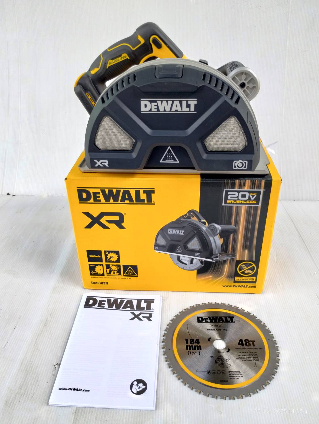 DEWALT รุ่น DCS383N-B1 เลื่อยวงเดือนตัดโลหะไร้สาย 20V Max XR ไร้แปรงถ่าน 7-1/4" (เฉพาะตัวเครื่อง)