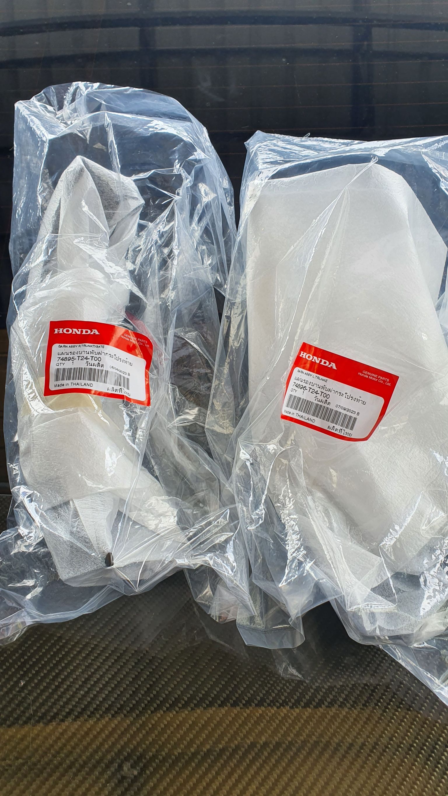 แผ่นรองบานพับฝากระโปรงท้าย HONDA CIVIC FE แท้ห้าง ตรงรุ่น