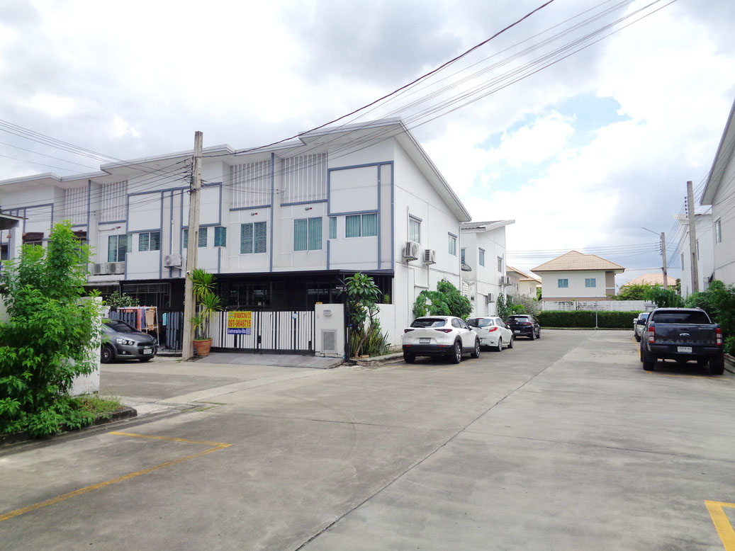 🚩H1284 ขายทาวน์โฮม แต่งสวย พร้อมอยู่ หลังมุม 22.7 ตารางวา หมู่บ้านอาร์เค พาร์ค 2 ( RK Park 2 ) ทำเลดี โครงการใหม่ ติดถนนใหญ่ เยื้องสวนสัตว์ซาฟารีเวิลด์