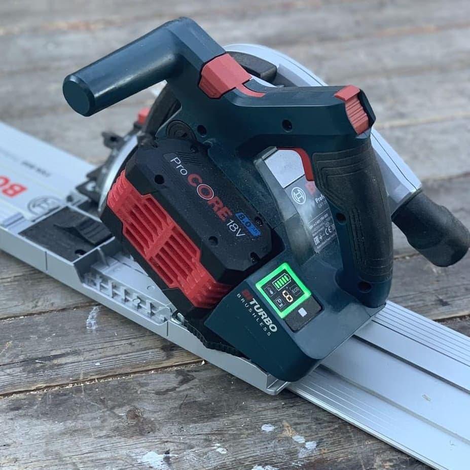 เลื่อยวงเดือนแบบรางไร้สาย GKT18V-52GC BOSCH SOLO (ไม่รวมราง)