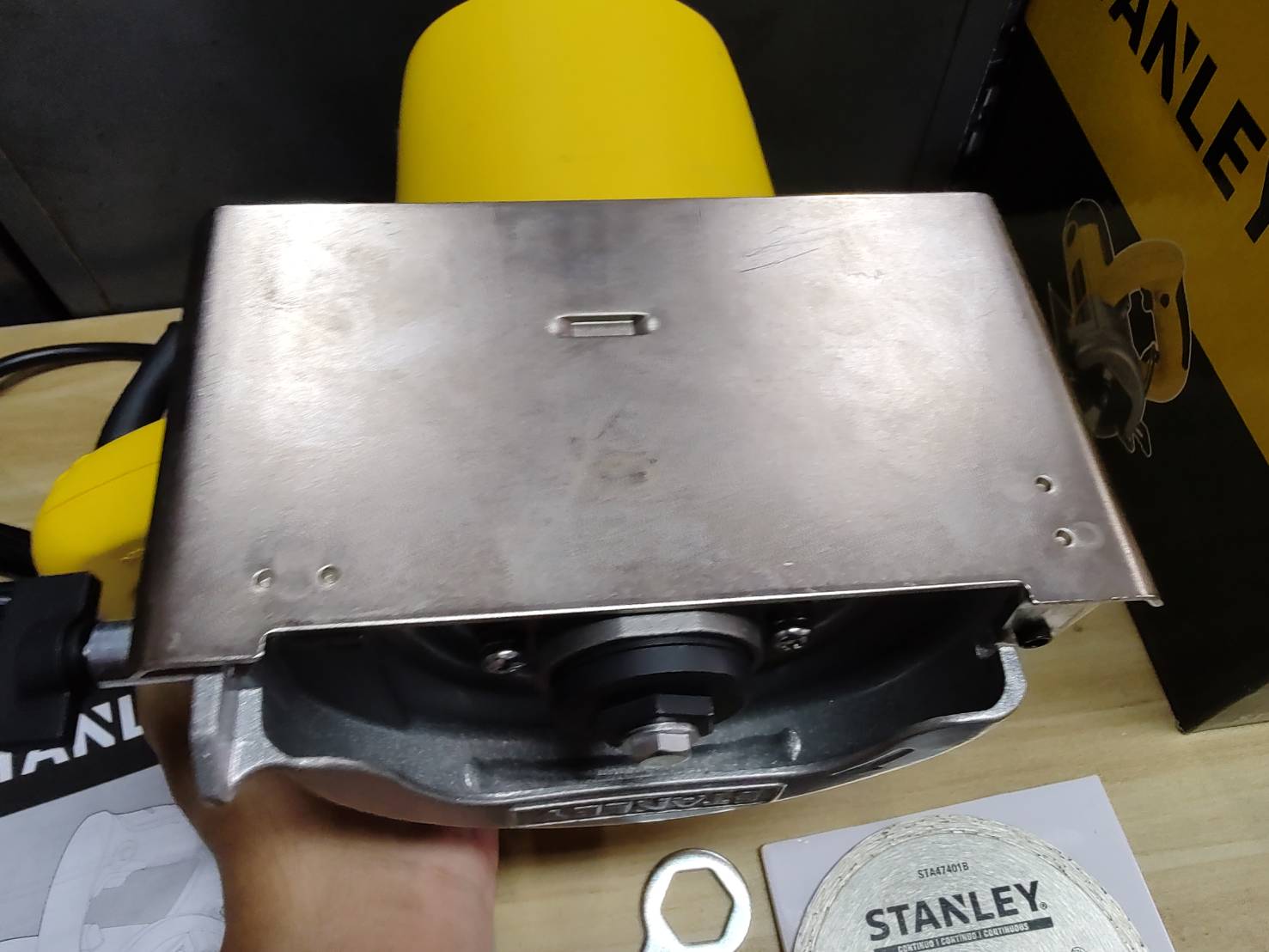 เครื่องตัดกระเบื้อง 4 นิ้ว รุ่น STSP125 (1320วัตต์) STANLEY