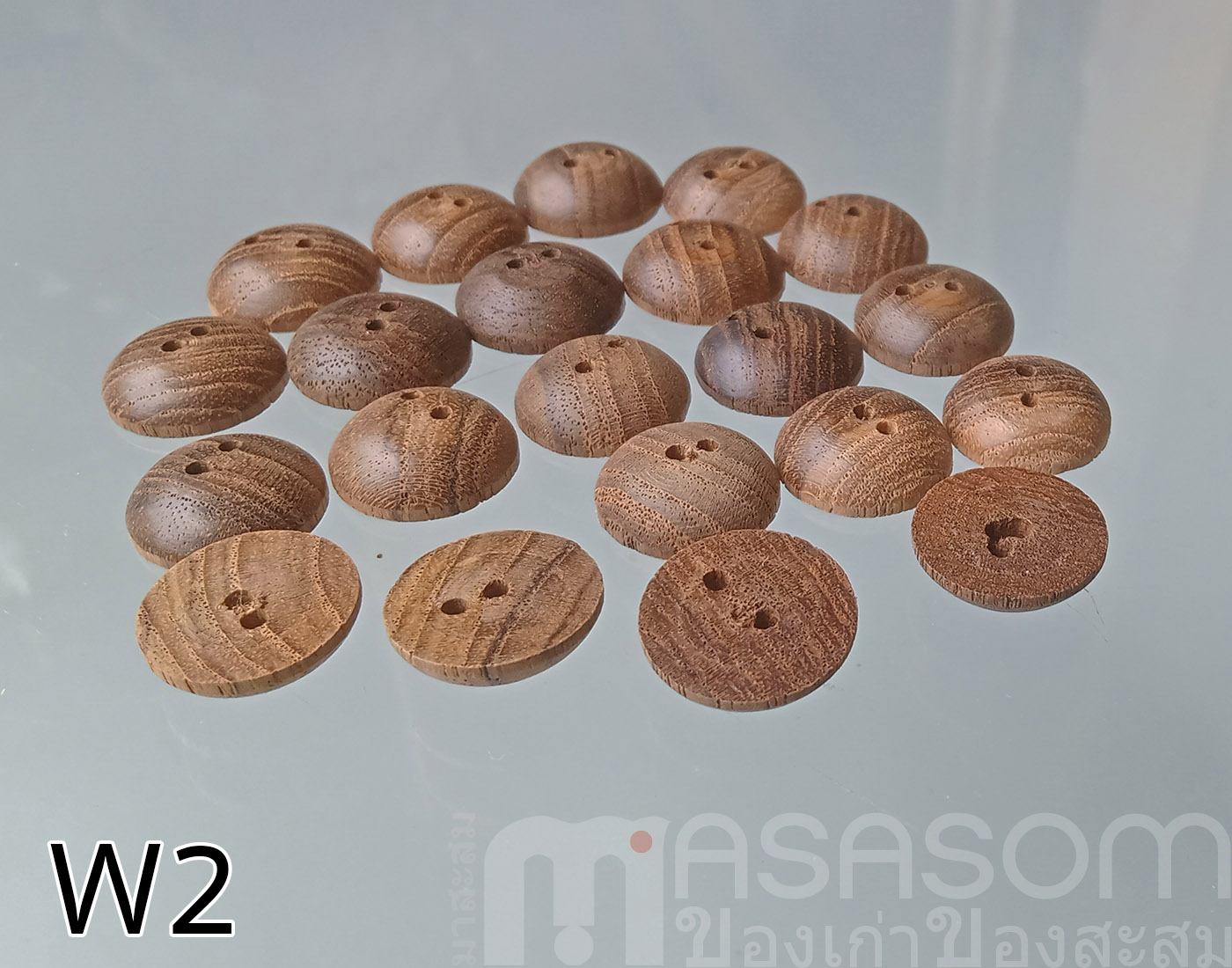 กระดุมไม้สัก