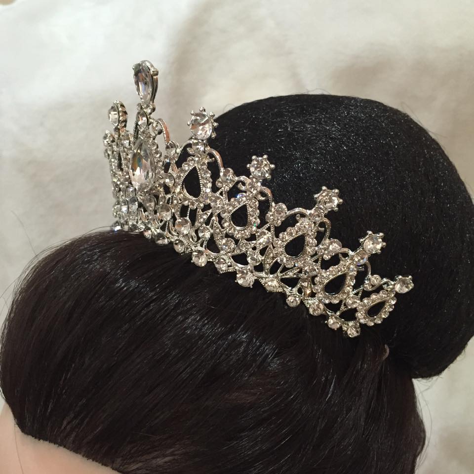 (พร้อมส่ง) เทียร่า 004 สีเงิน มงกุฎนางงาม มงกุฎเจ้าหญิง งานสวย ปราณีต QCเพชรทุกเม็ด สินค้าพร้อมส่งจากไทย