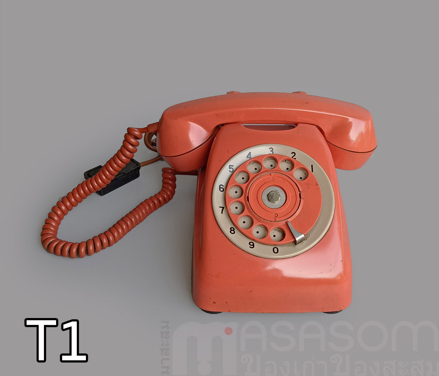 โทรศัพท์แป้นหมุนเก่าสีส้ม