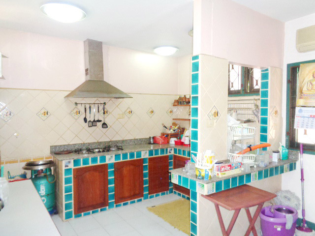 H1201 ขายบ้านเดี่ยว 50 ตร.วา หมู่บ้านวรารักษ์ อยู่ถนนเลียบคลองสอง ซอย27 ใกล้ซาฟารีเวิลด์ แชวงสามวาตะวันตก มีนบุรี ตกแต่งสวย พร้อมอยู่