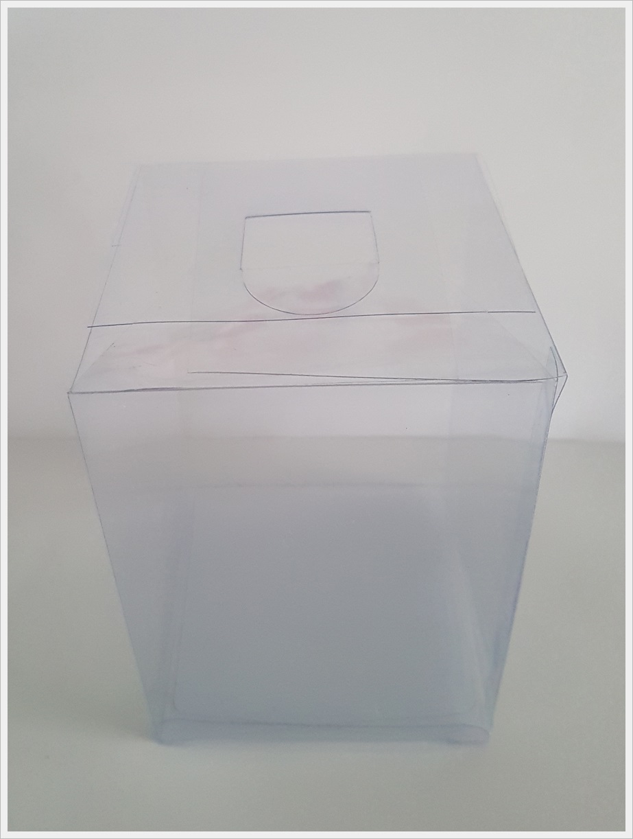 กล่องใส่แก้ว/ตุ๊กตา 9 x 9 x 13 cm