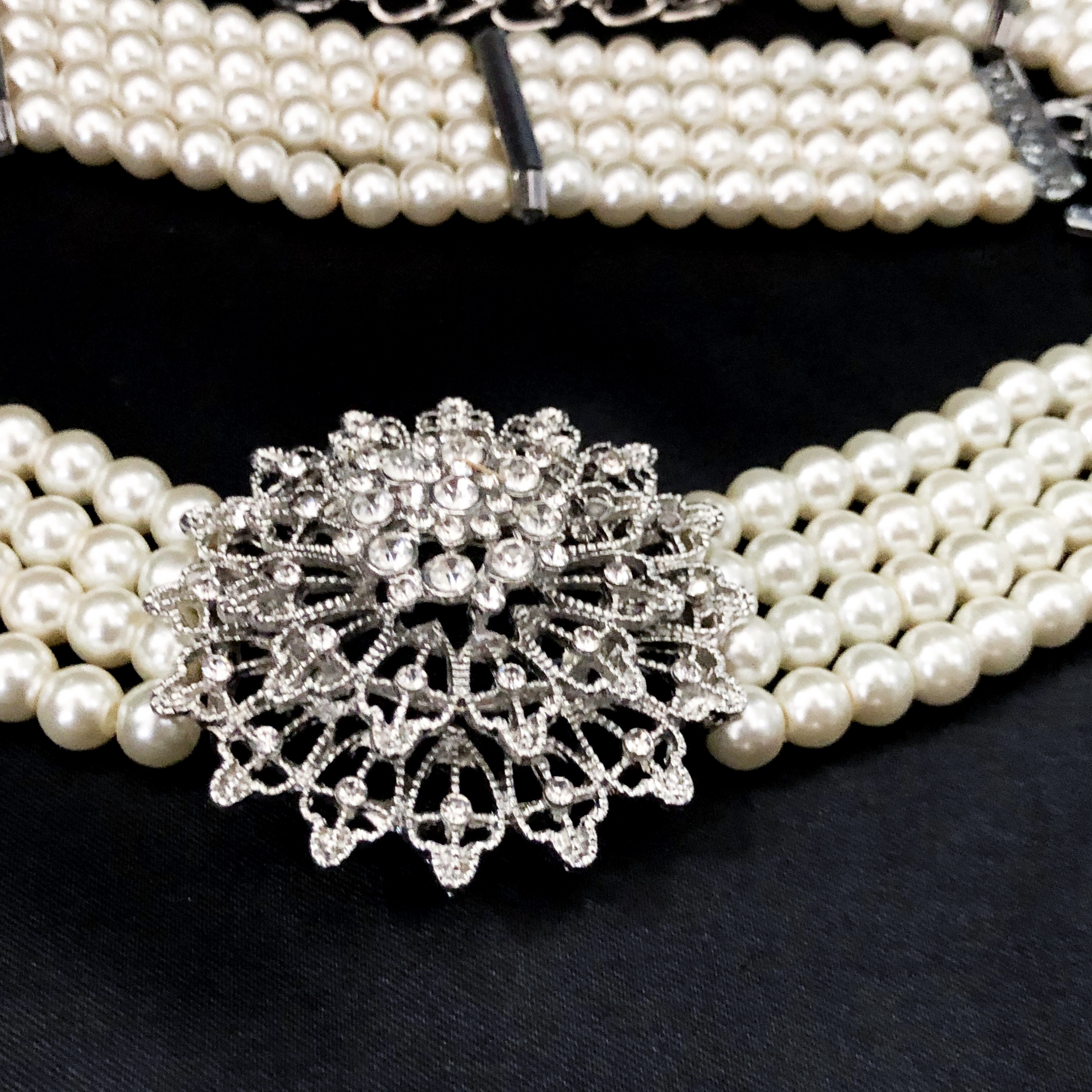 (พร้อมส่ง) เข็มขัดมุก028 สีเงิน