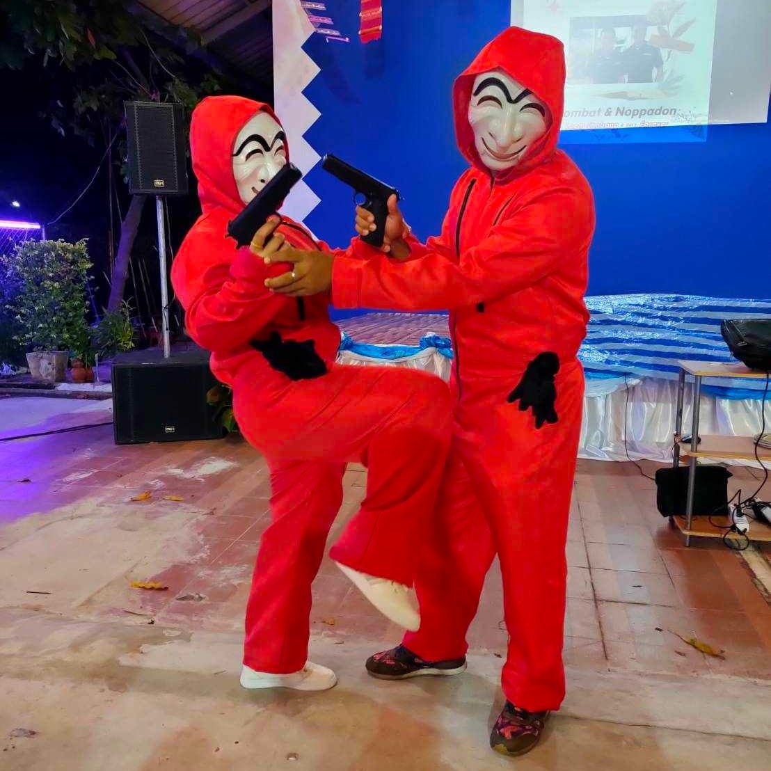 ชุดทรชนคนปล้นโลก / money heist / money heist korea