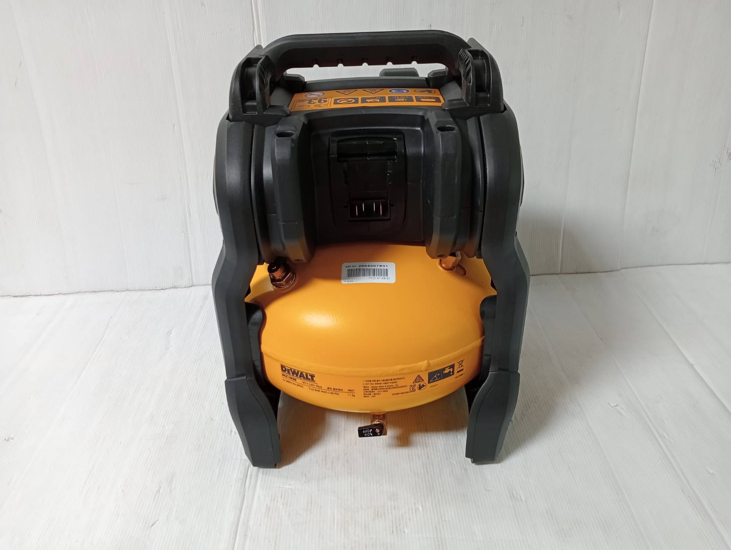 DEWALT รุ่น DCC1020N-KR ปั๊มลมไร้สายไร้แปรงถ่าน 10 ลิตร 20V Max Flexvolt Advantage เฉพาะตัวเครื่อง