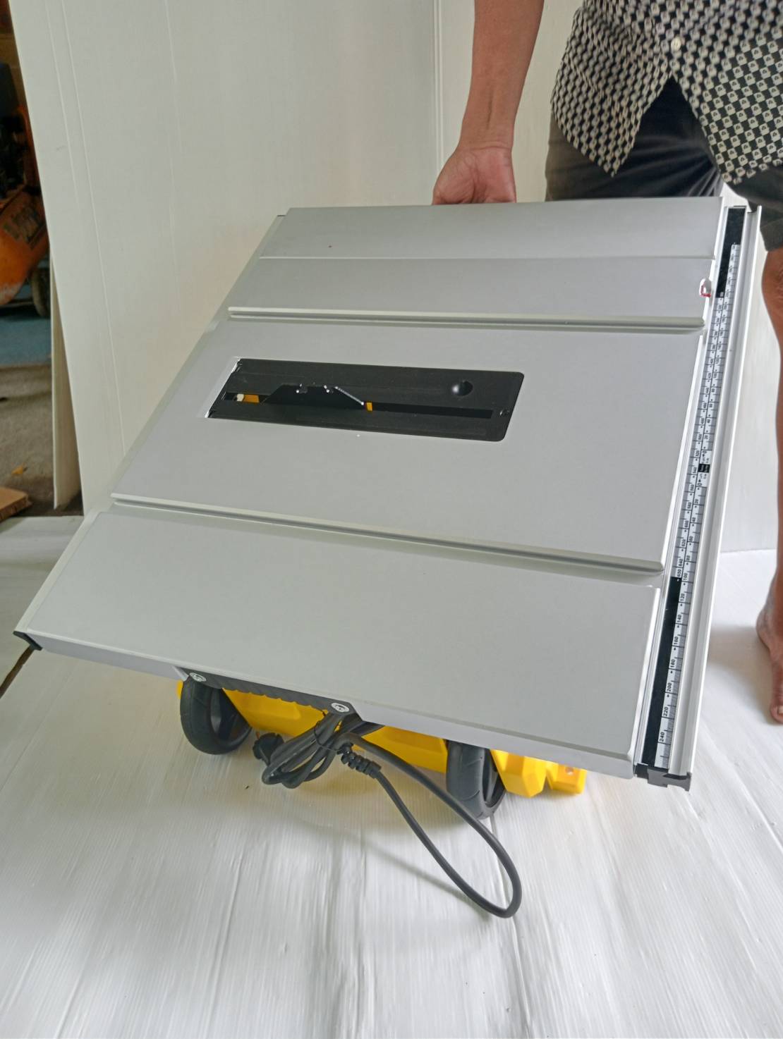 โต๊ะแท่นเลื่อย10" SST2001-B1 STANLEY