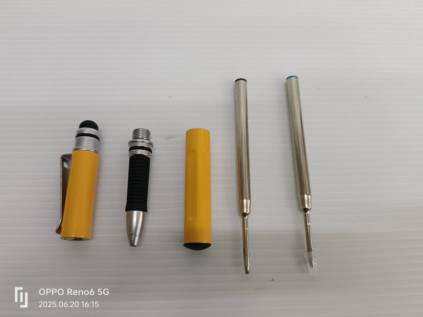 DEWALT รุ่น DXMA2151130E ปากกาสไตลัสสำหรับหน้าจอสัมผัส (3-IN-1 STYLUS POCKET PEN)