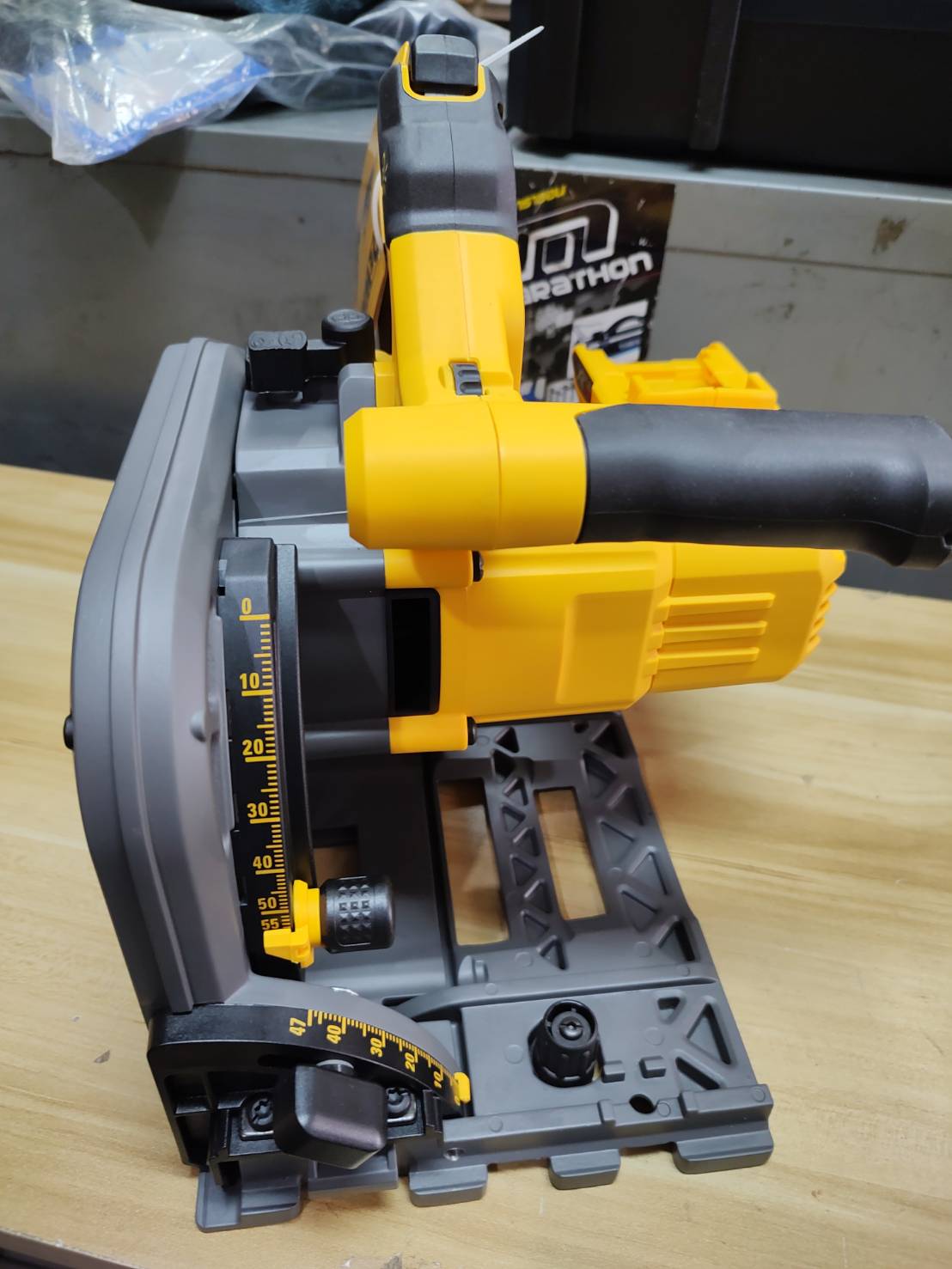 เลื่อยราง6" 54V DCS520NT DEWALT (ไม่รวมราง)