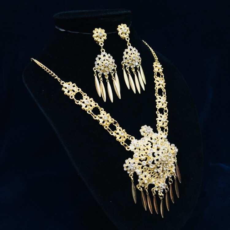 (พร้อมส่ง) เครื่องประดับไทยสร้อยคอ+ต่างหู 046