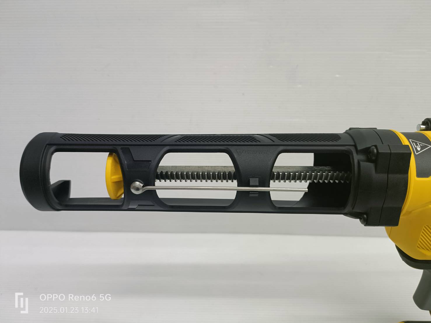 STANLEY รุ่น SCE600B-B3 ปืนยิงซิลิโคน 20V Max