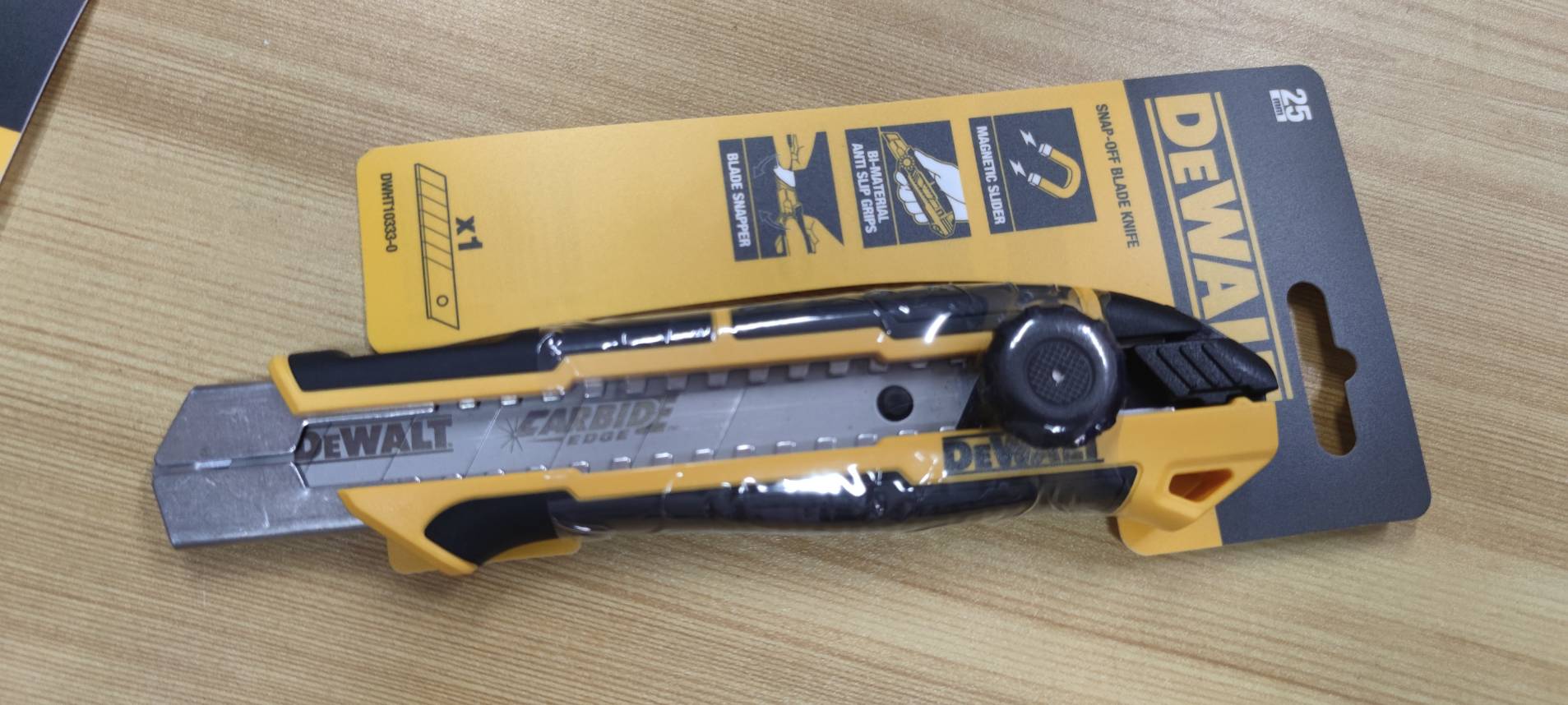 มีดคัตเตอร์ 25มม. DWHT10333-0 DEWALT