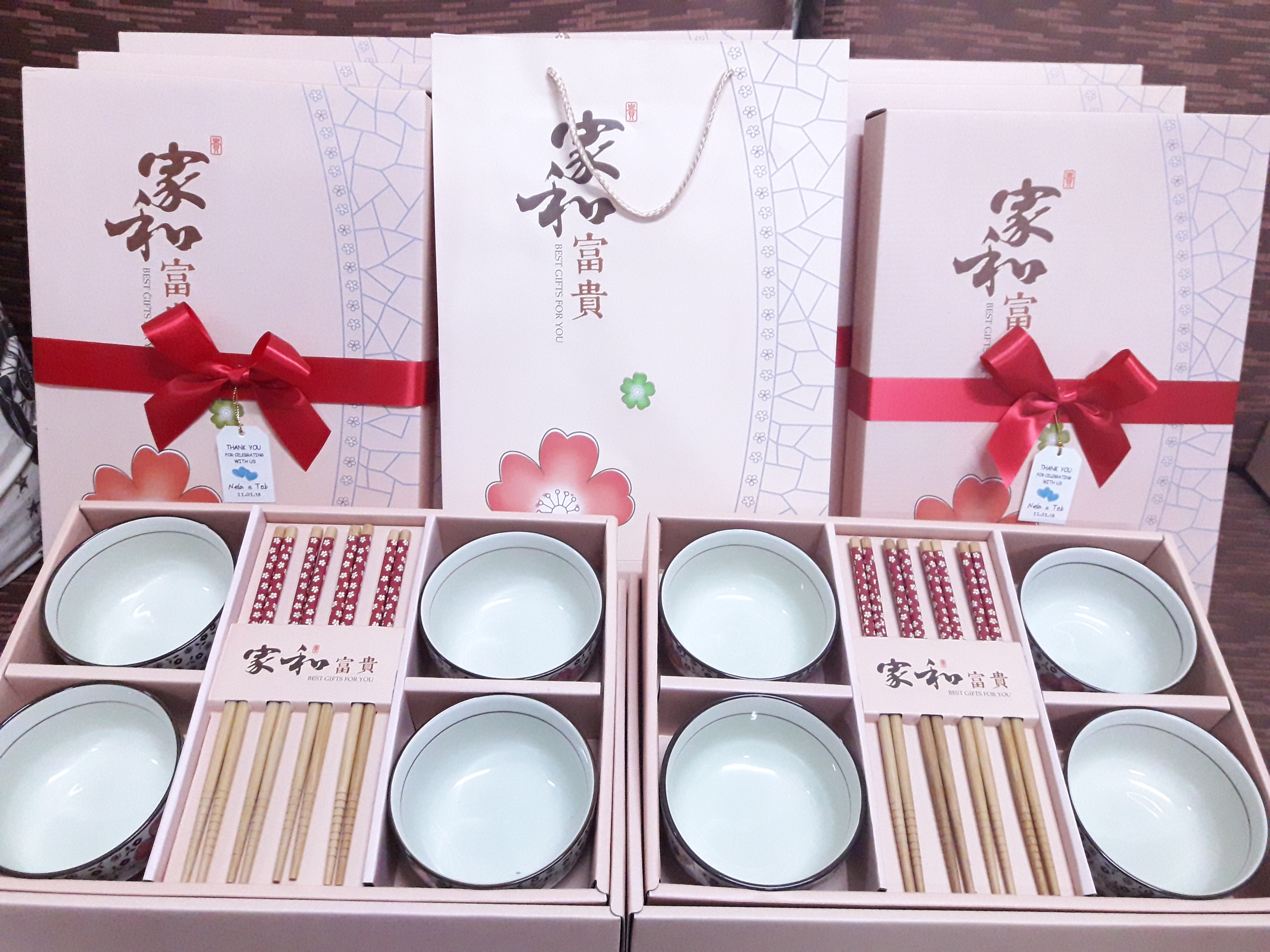 ชุดชามตะเกียบรับไหว้ แบบ 4 ชุด/กล่อง