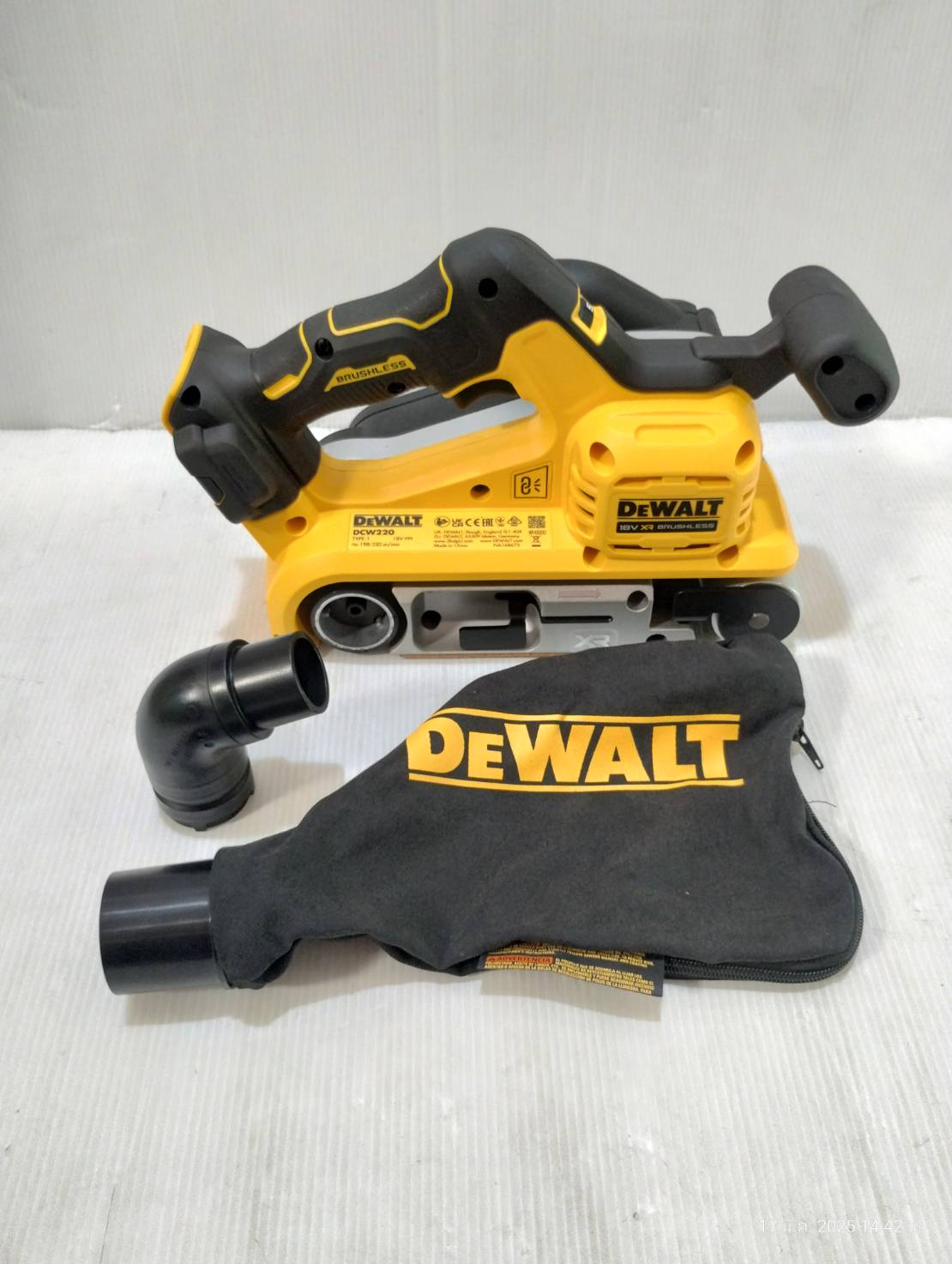 เครื่องขัดกระดาษทรายสายพาน20V DCW220N Dewalt (ตัวเปล่า)