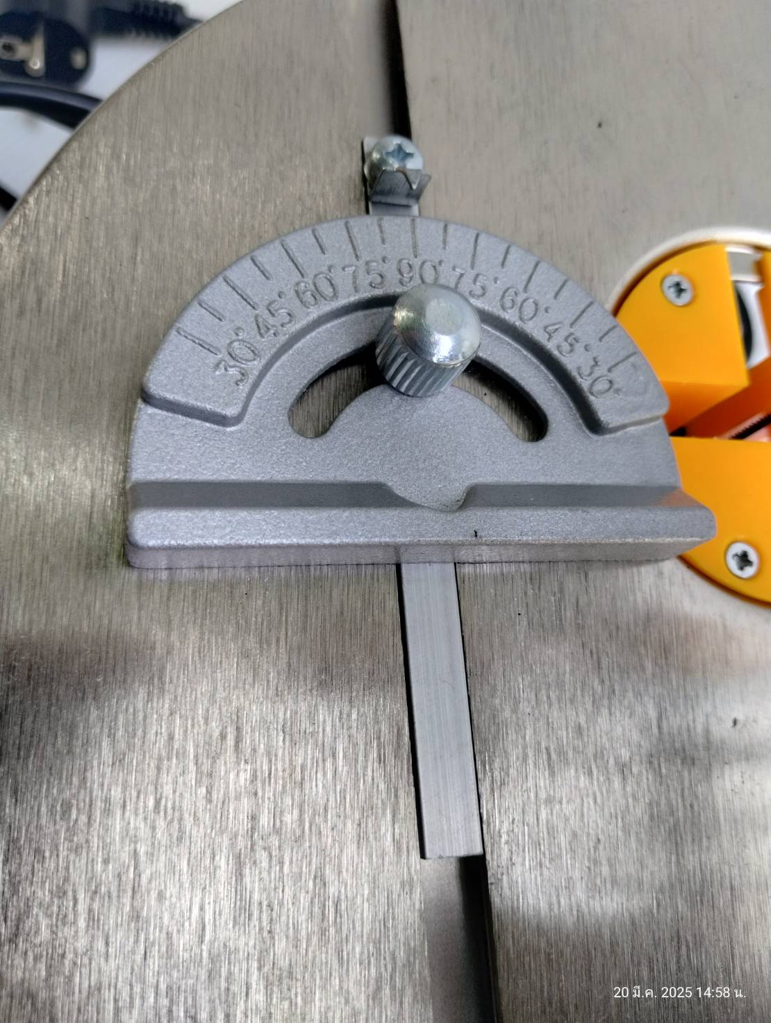 INGCO แท่นเลื่อยฉลุ 220 โวลต์ รุ่น SS852