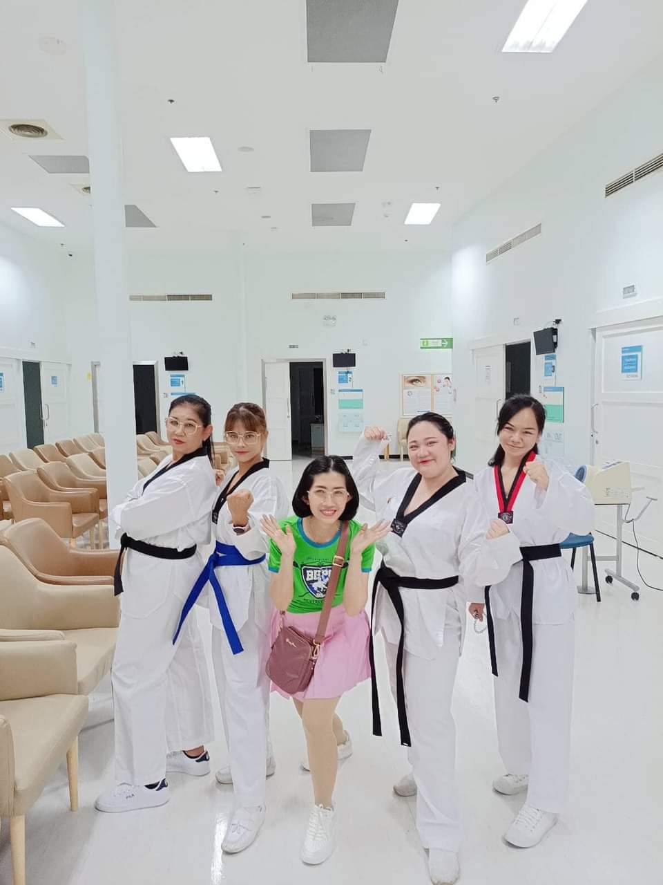 ชุดเทควันโด้ สีขาว