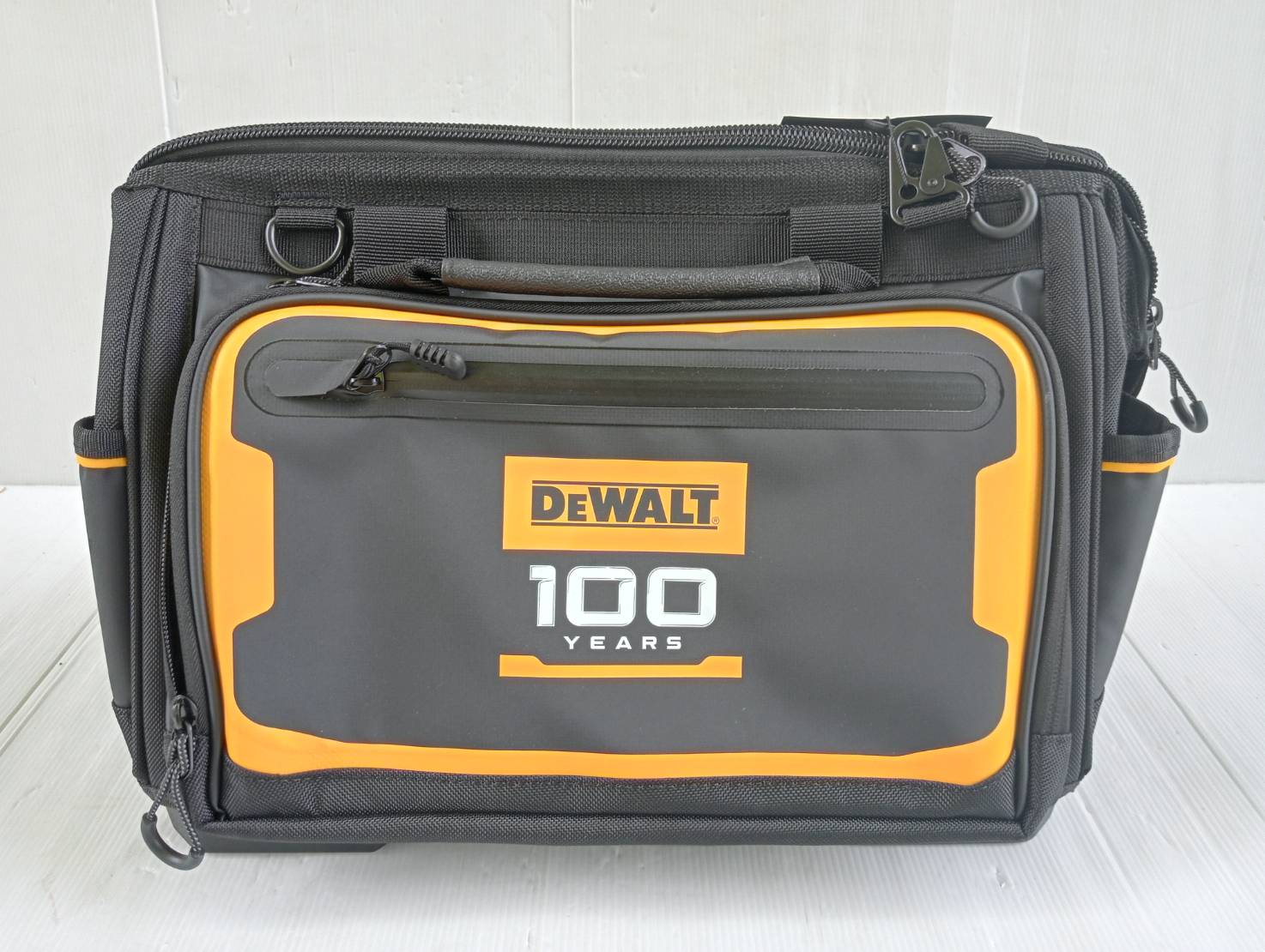 กระเป๋าเครื่องมือช่าง DWST560103-DW100 DEWALT รุ่น 100 ปี