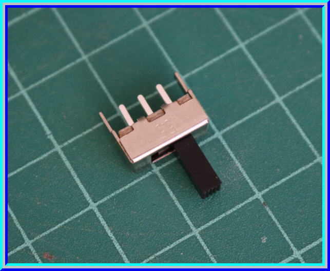 1x สวิตซ์เลื่อนแนวนอน 0.5A/50Vdc 1P2T 3ขา (Slide Switch)