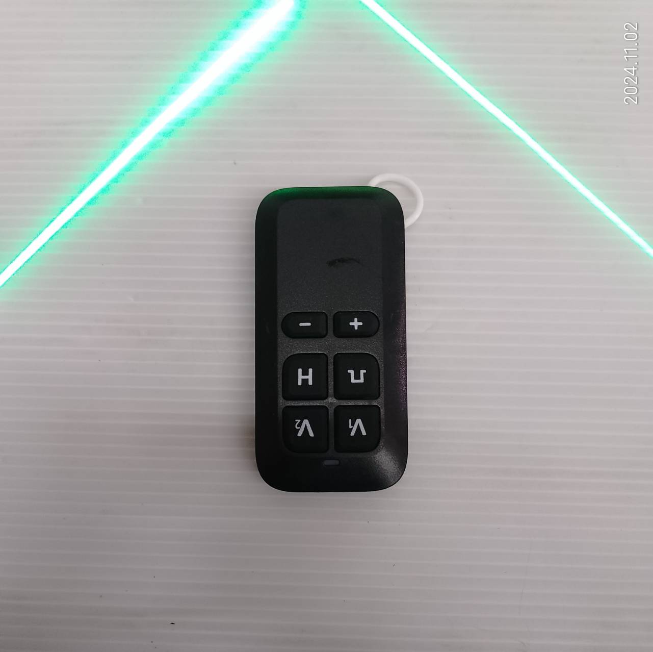 POLO เครื่องวัดระดับเลเซอร์แสงเขียว 12 เส้น รุ่น 7359 พร้อมขาตั้ง