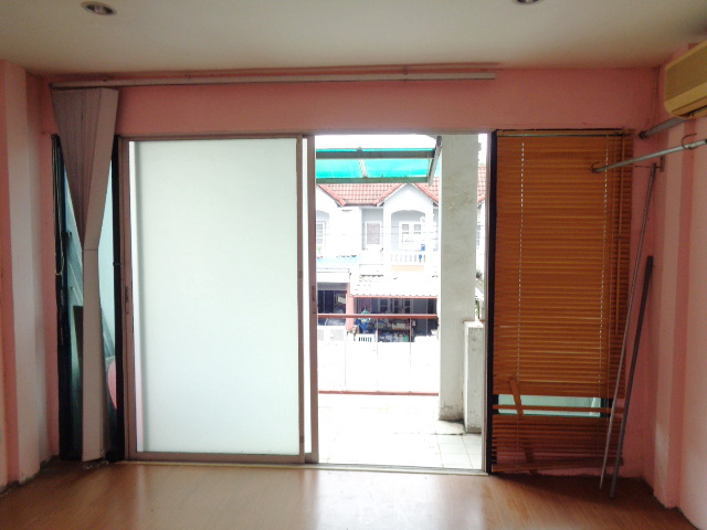 🚩H1213 ขายทาวน์เฮ้าส์ตามสภาพ หมู่บ้านอรุณธร ถนนสุขาภิบาล5 ซอย45 ทำเลดี ใกล้จุดขึ้นลงทางด่วนอาจณรงค์ ด่านจตุโชติ