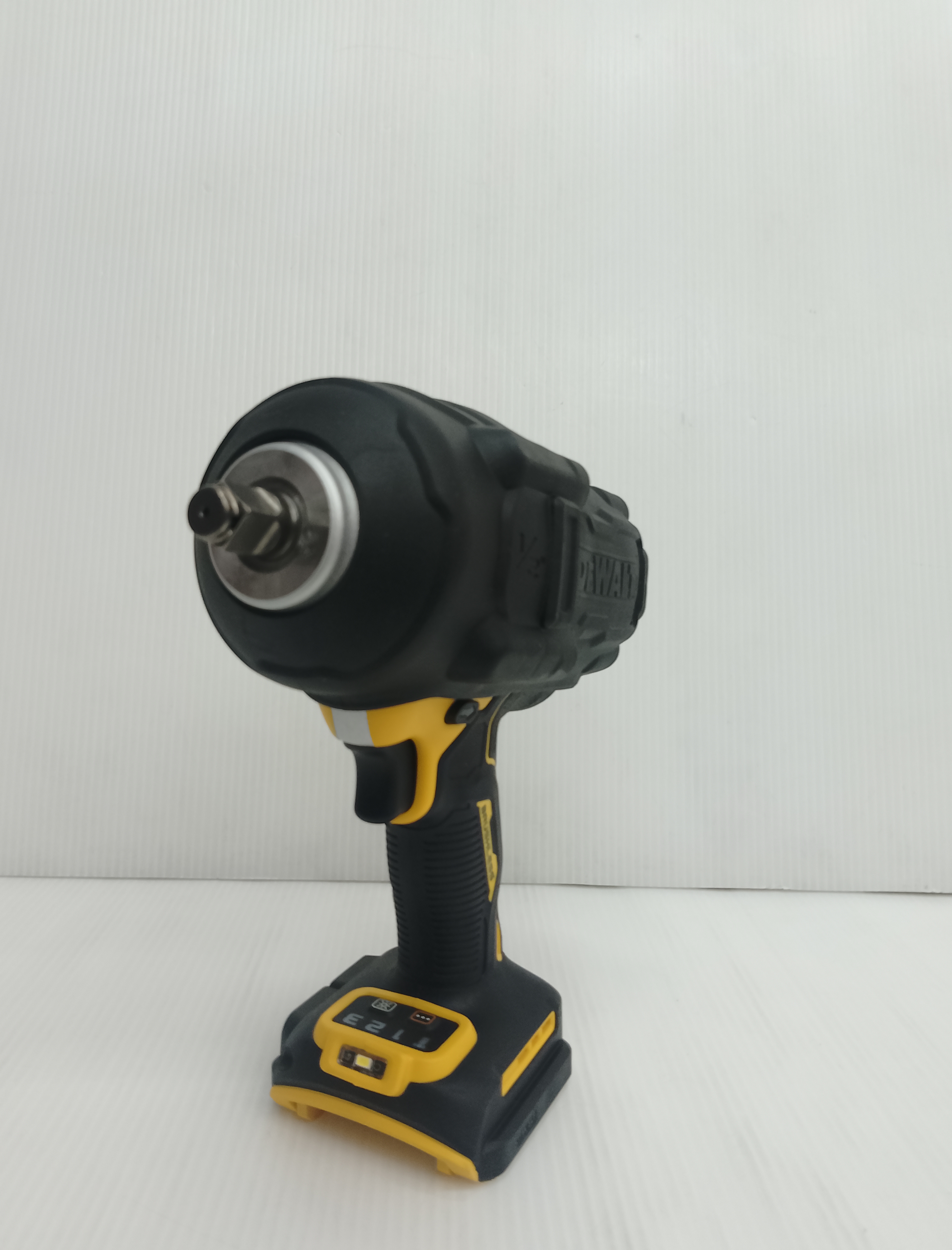 บล๊อกไร้สาย1/2 DCF961NT DEWALT