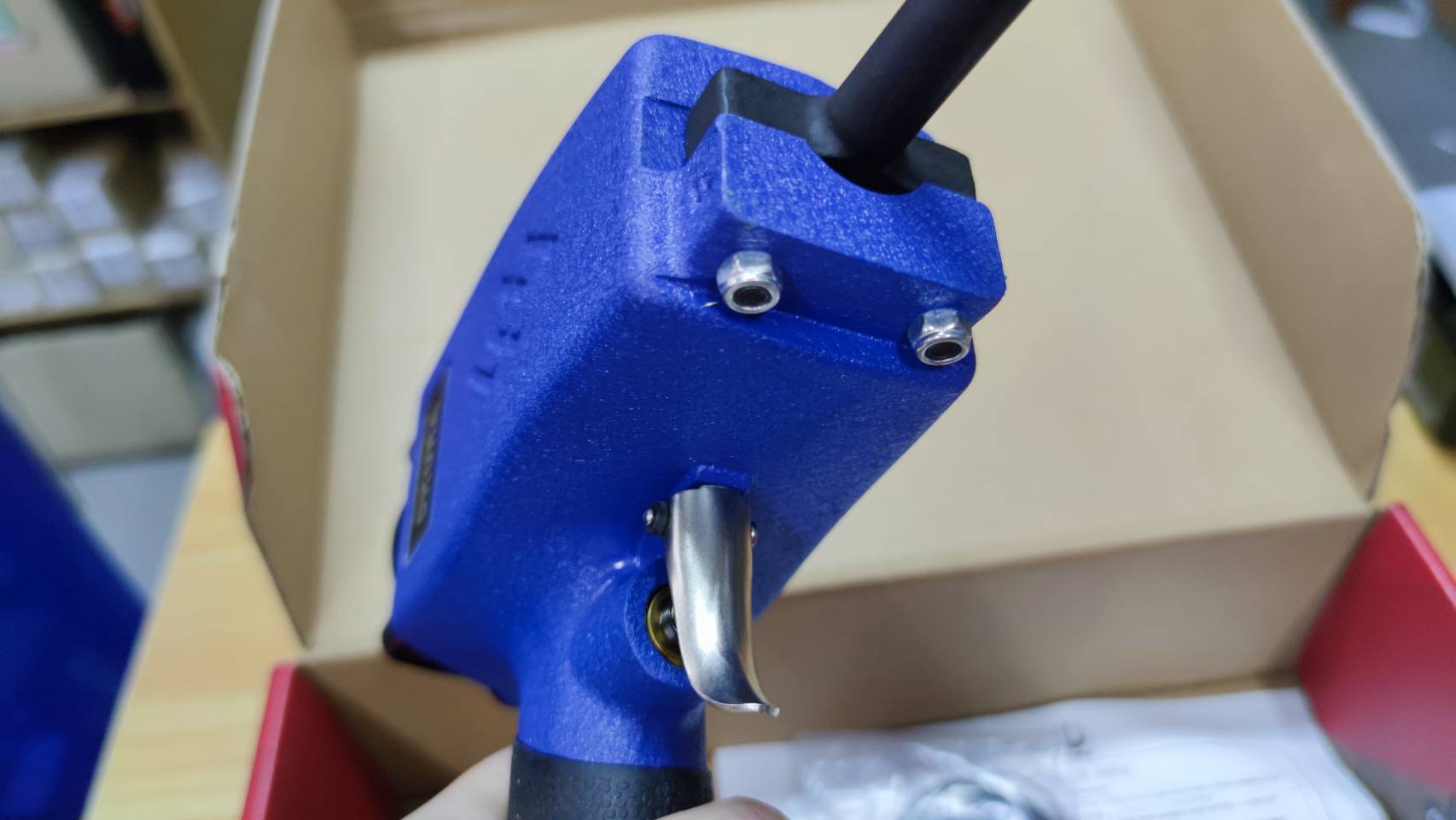 ปืนถอนตะปูใช้ลม C-OK-NP50 OKURA