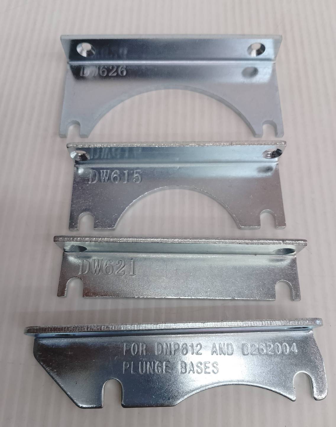 DEWALT รุ่น DWS5031-XJ อุปกรณ์เสริมเครื่องเร้าเตอร์สำหรับติดกับราง