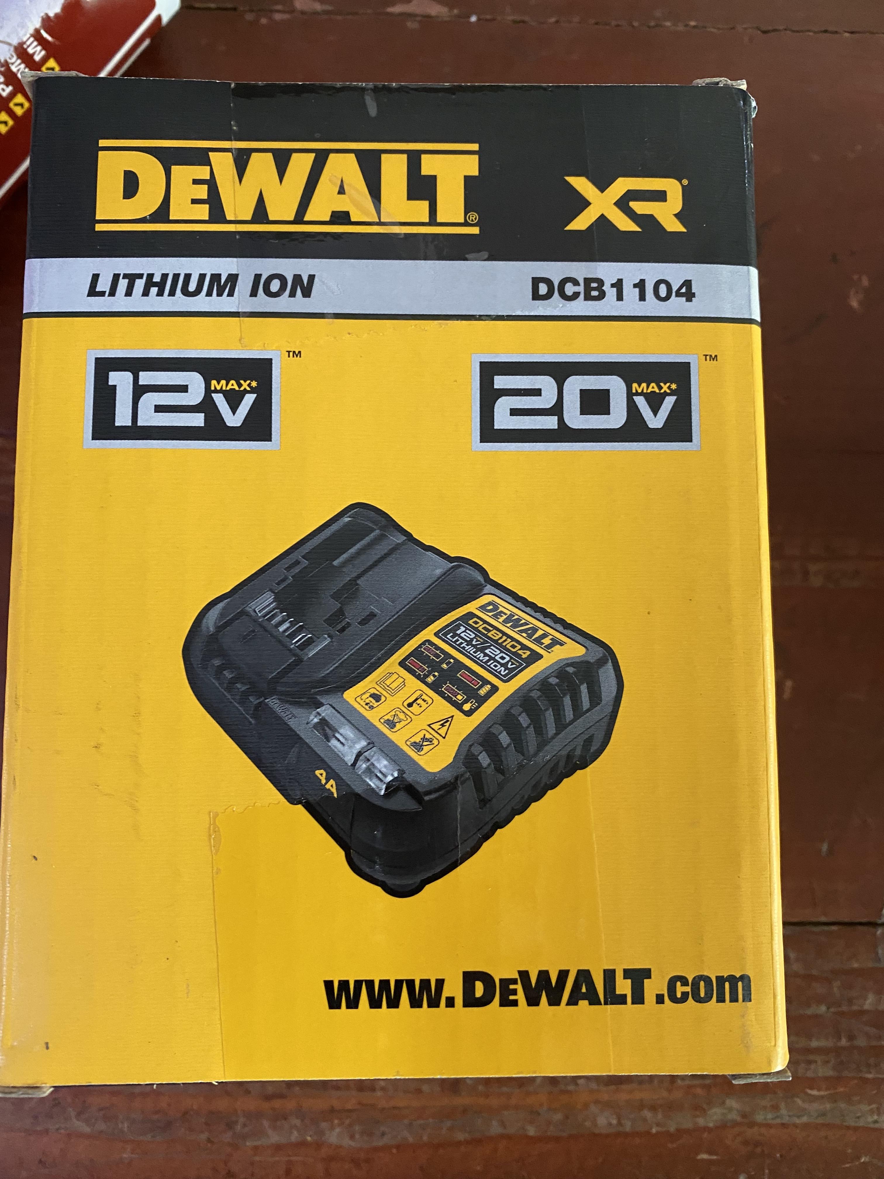 แท่นชาร์จ12-20V DCB1104 DEWALT