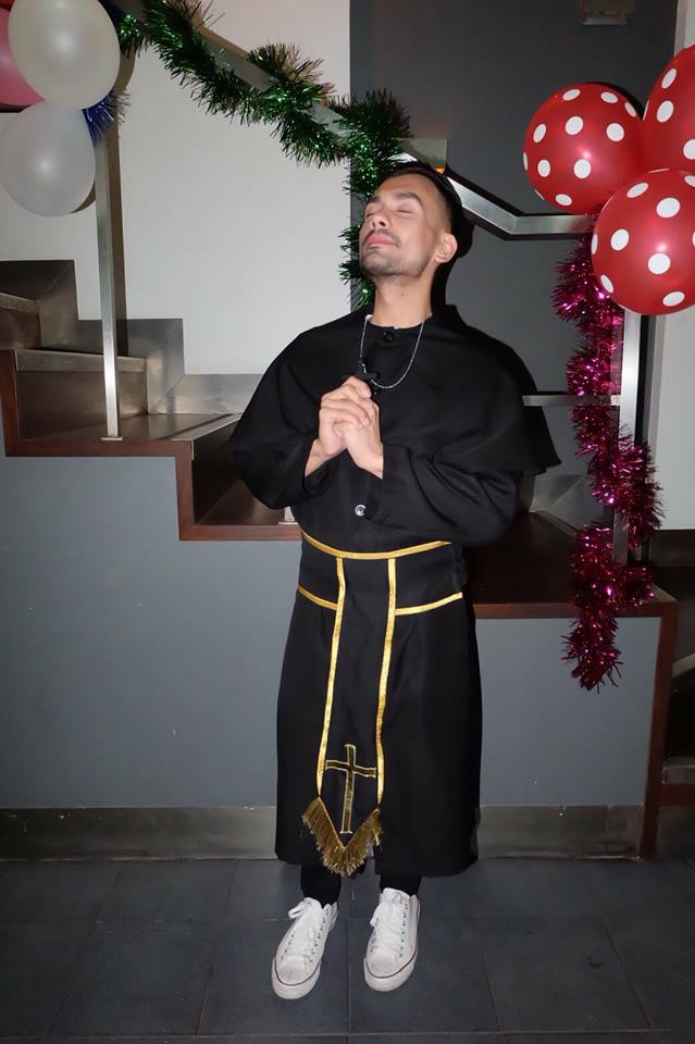 ชุดบาทหลวง