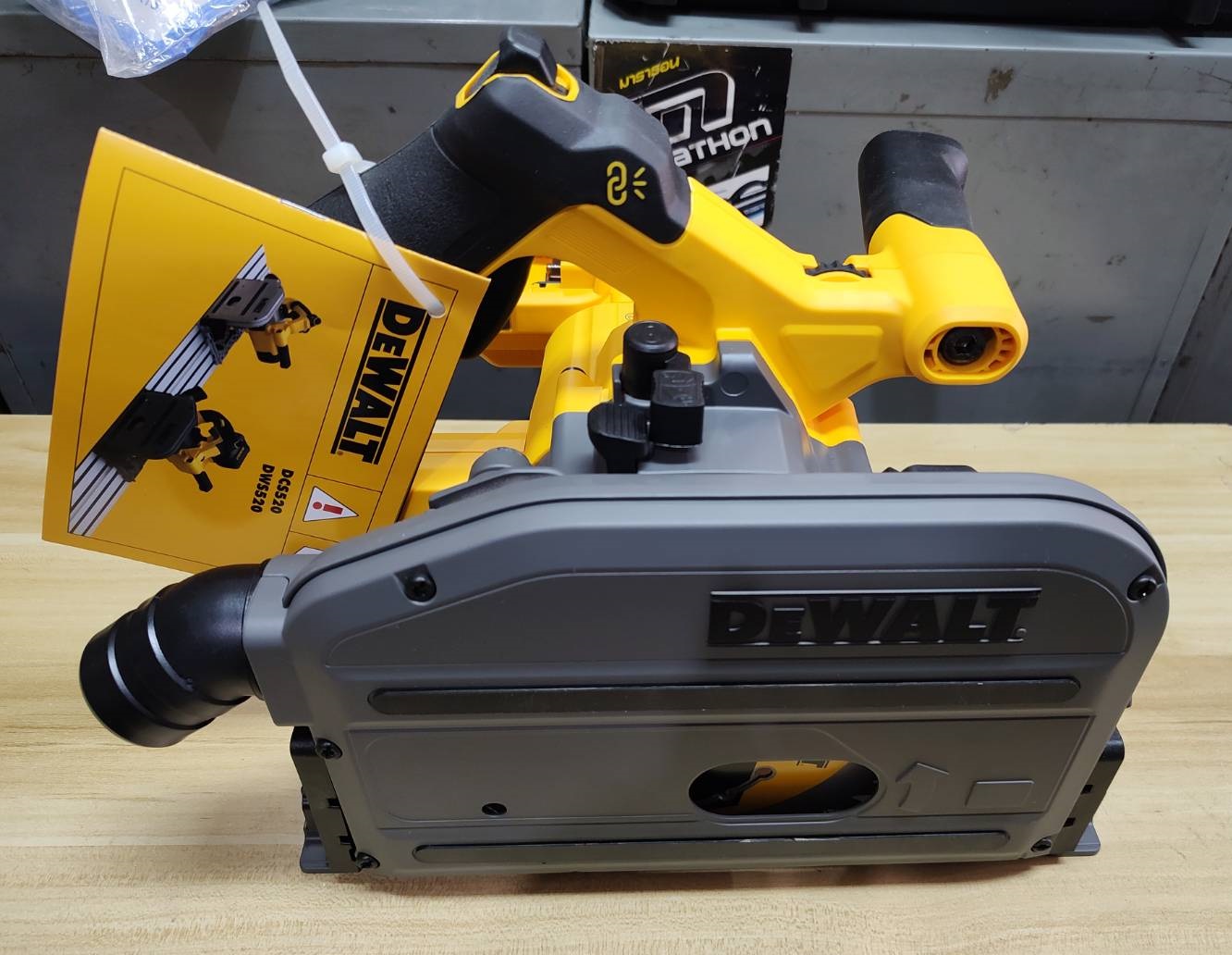เลื่อยราง6" 54V DCS520NT DEWALT (ไม่รวมราง)