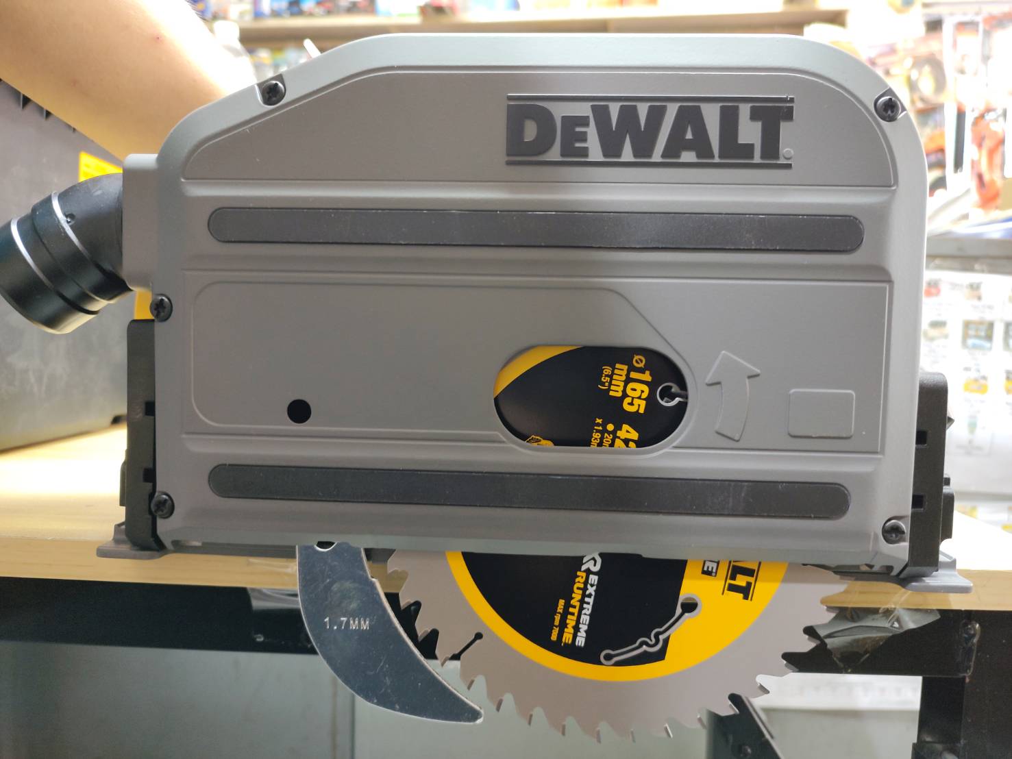 เลื่อยราง6" 54V DCS520NT DEWALT (ไม่รวมราง)
