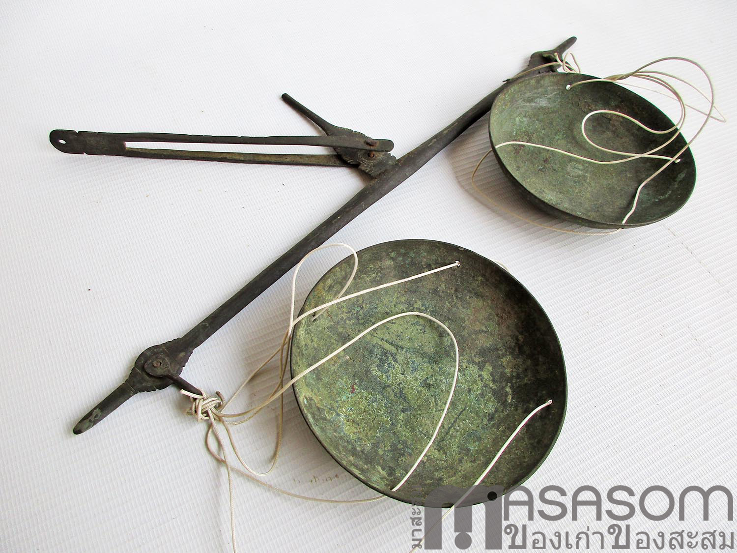ตาชั่งแขวนสำริดโบราณ