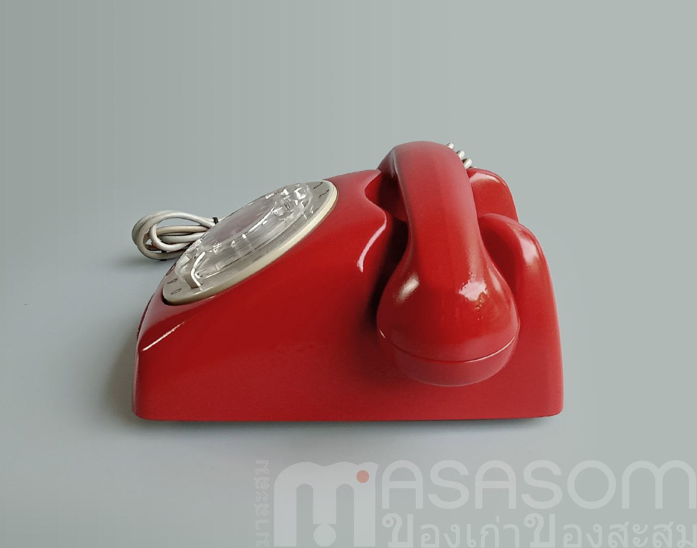 โทรศัพท์แป้นหมุนเก่าสีแดง Ericsson