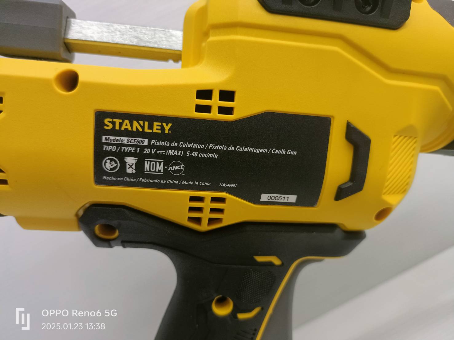 STANLEY รุ่น SCE600B-B3 ปืนยิงซิลิโคน 20V Max