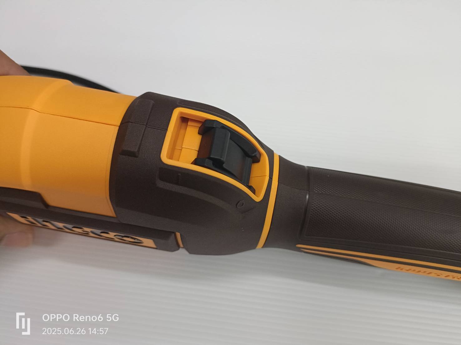 INGCO DWS105016 เครื่องขัดผนัง ด้ามยาว 1050W